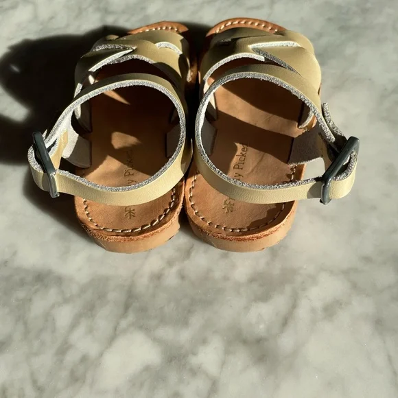 Freshly picked sandals - Picture 2 of 4